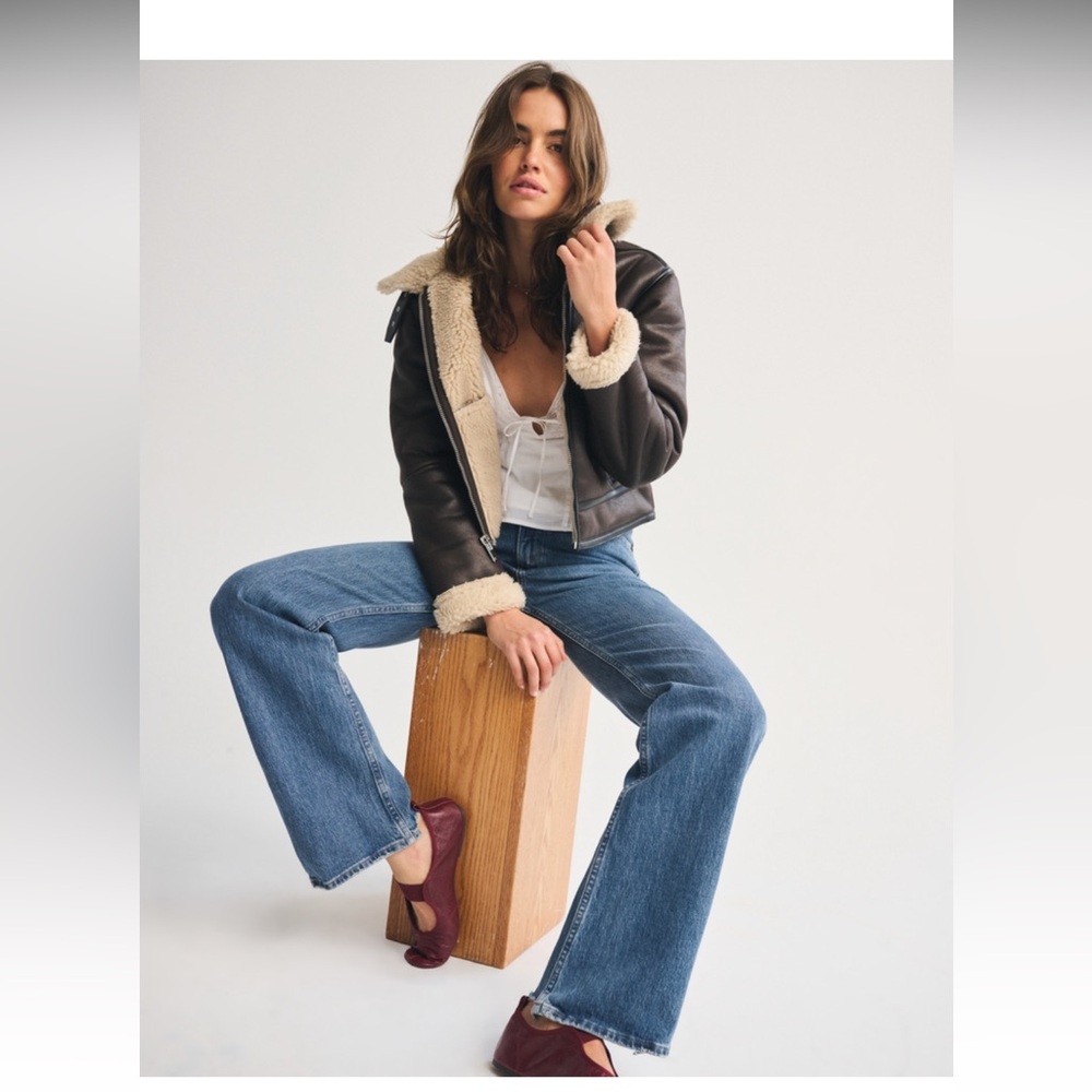 Abercrombie 90s Relaxed High Rise Distressed Back Hem Jeans Size 00/24 LONG - Picture 3 of 10